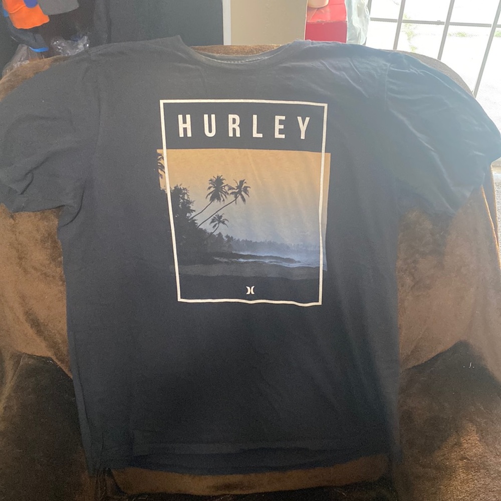 Medium Hurley Tee.